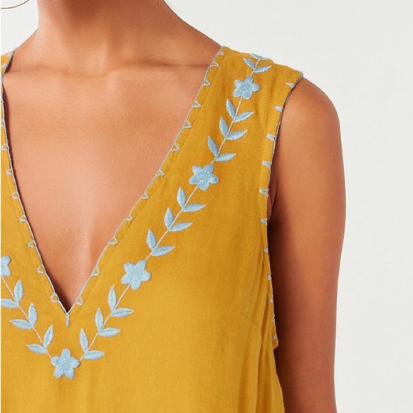 ✨NWOT Urban Outfitters Embroidered Shift Dress - Picture 1 of 7